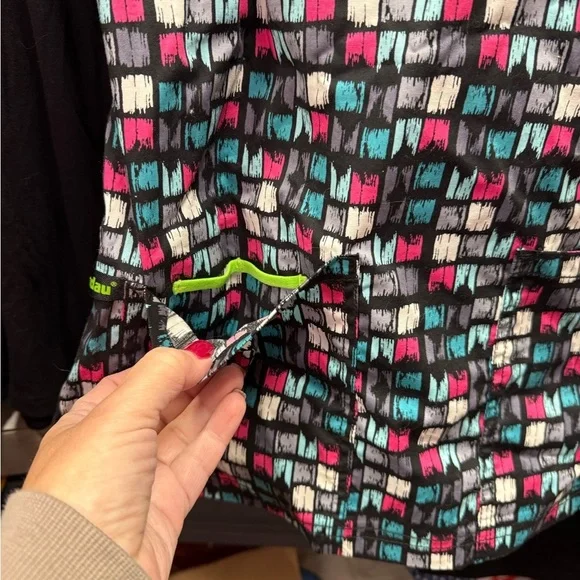 NEW- Labdu Women’s Colorful Patterned Scrub Top Pro Flex  Sz XS - Picture 2 of 11